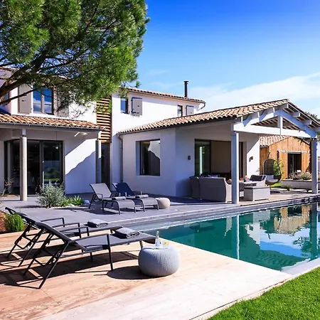 Sleeps 10