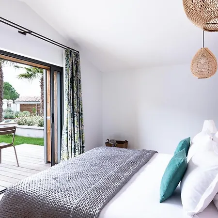 Sleeps 10